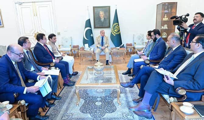 PM Orders Petroleum Minister to Karachi for Talks on Cutting Diesel Prices